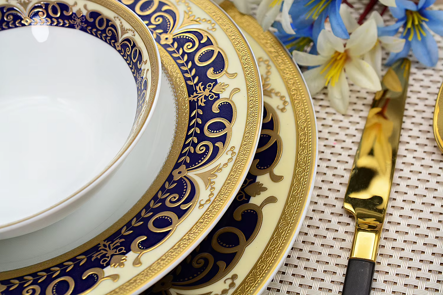Luxury Porcelain Dinnerware & Tea Set – 24k Embossed – Service For 12 Jacqueline van Hoef