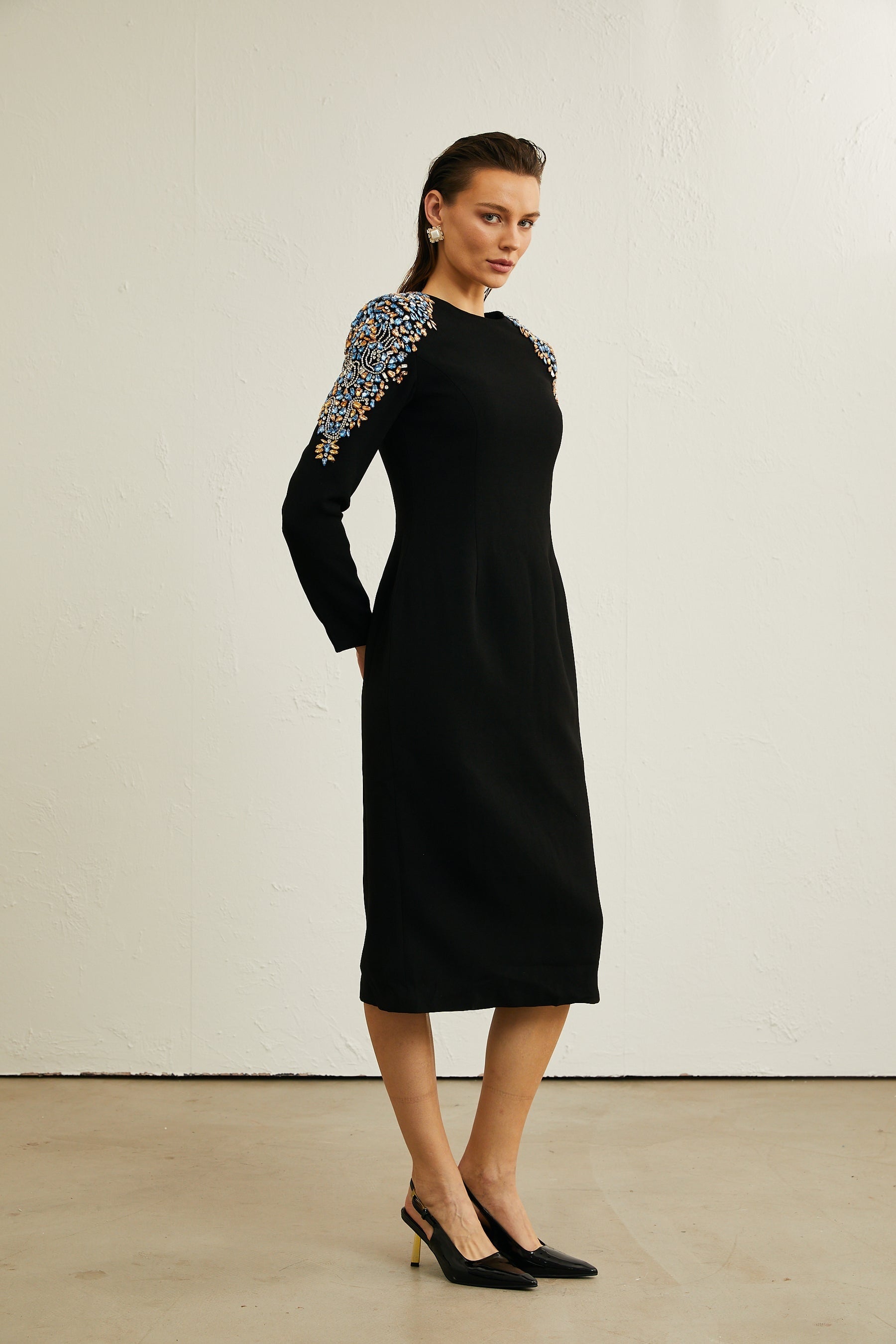 Maëlys black crystalembellished midi dress