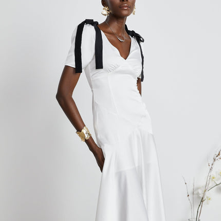 Mary White and Black Maxi Dress with V-Neck and Puff Sleeves in Polyester Fiber