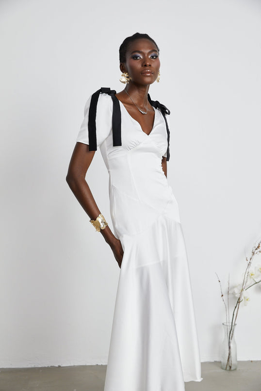 Mary White and Black Maxi Dress with V-Neck and Puff Sleeves in Polyester Fiber