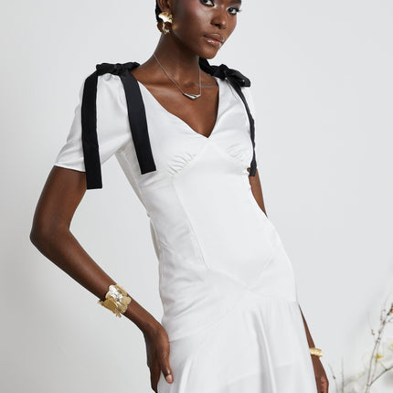 Mary White and Black Maxi Dress with V-Neck and Puff Sleeves in Polyester Fiber