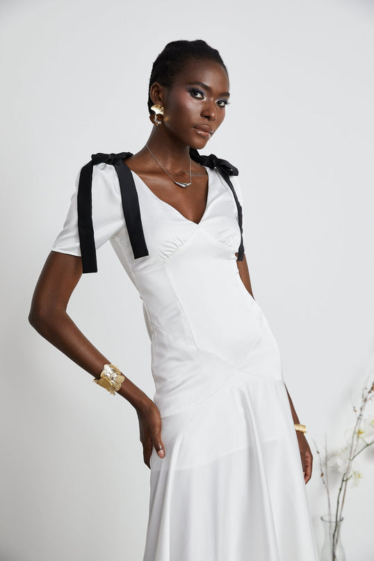 Mary White and Black Maxi Dress with V-Neck and Puff Sleeves in Polyester Fiber