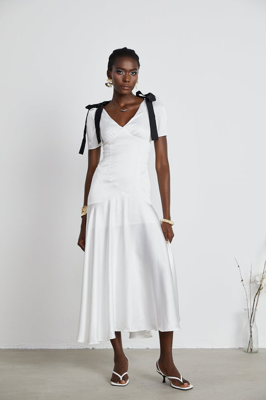 Mary White and Black Maxi Dress with V-neck and Puff Sleeves