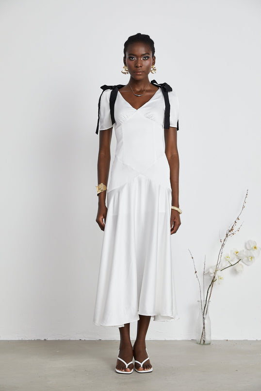 Mary White and Black Maxi Dress with V-Neck and Puff Sleeves in 100% Polyester Fiber