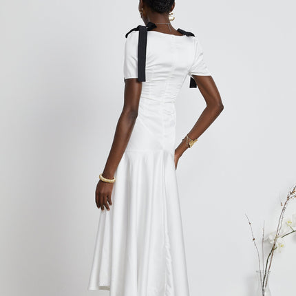 Mary White and Black Maxi Dress with V-Neck and Puff Sleeves in Polyester Fiber