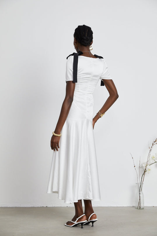 Mary White and Black Maxi Dress with V-Neck and Puff Sleeves in Polyester Fiber