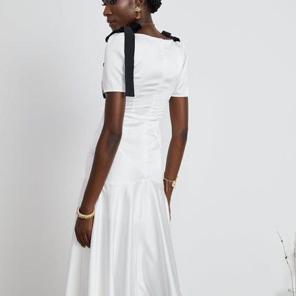 Mary White and Black Maxi Dress with V-neck and puff sleeves in 100% Polyester fiber
