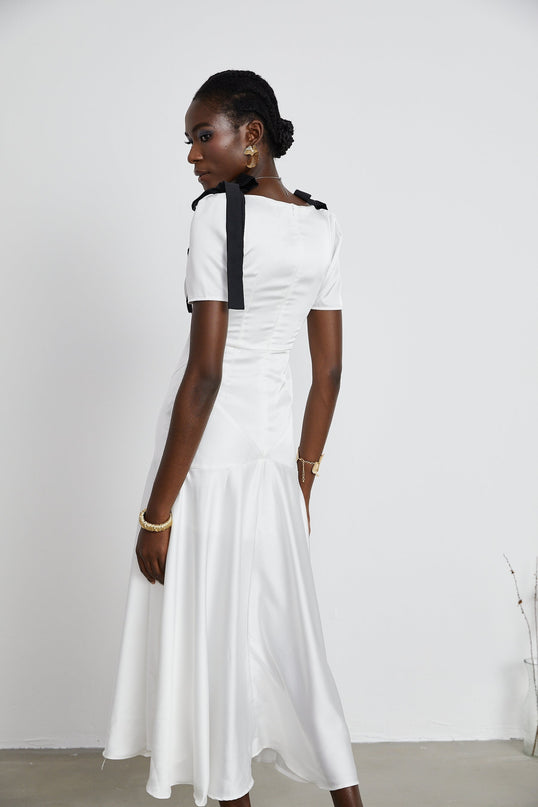 Mary White and Black Maxi Dress with V-neck and puff sleeves in 100% Polyester fiber