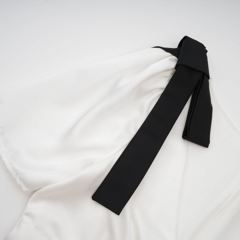 Mary White and Black Maxi Dress with V-Neck and Puff Sleeves