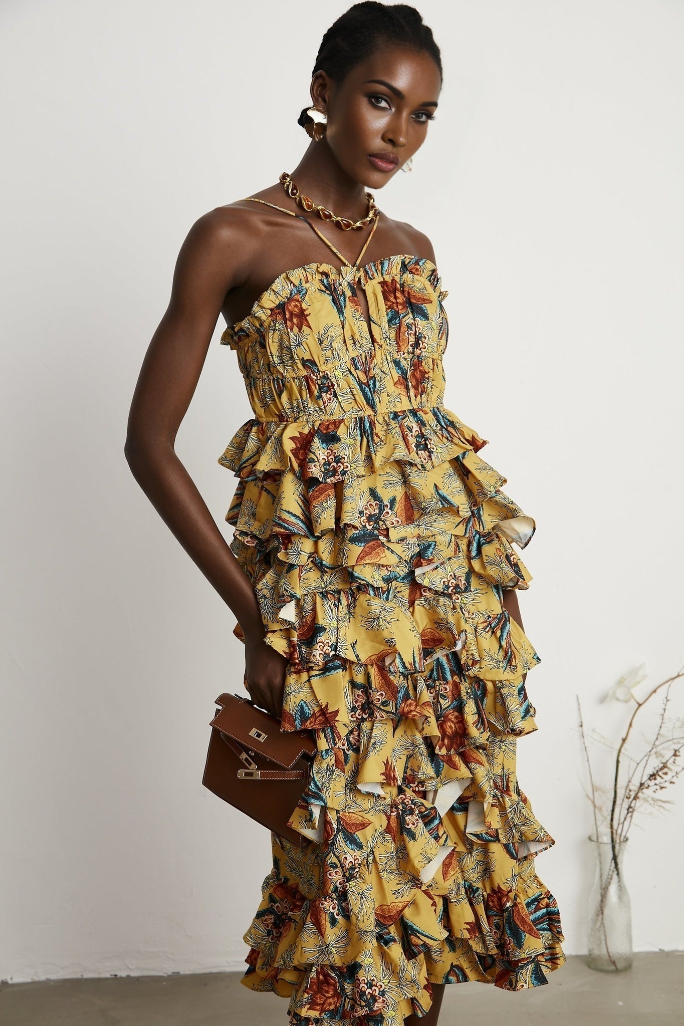Midikleid mit Blumenmuster und Stufenrüschen namens Apolline