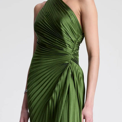 Rosanna wearing modisches green dress Italian polyester fabric sleeveless pullover closure solid pattern stand neckline natural waistline sheath silhouette luxury elegance chic sophistication timeless design contemporary allure floor-length comfortable fit versatile choice classic style refined Italy origin all seasons event wardrobe fusion graceful graceful graceful