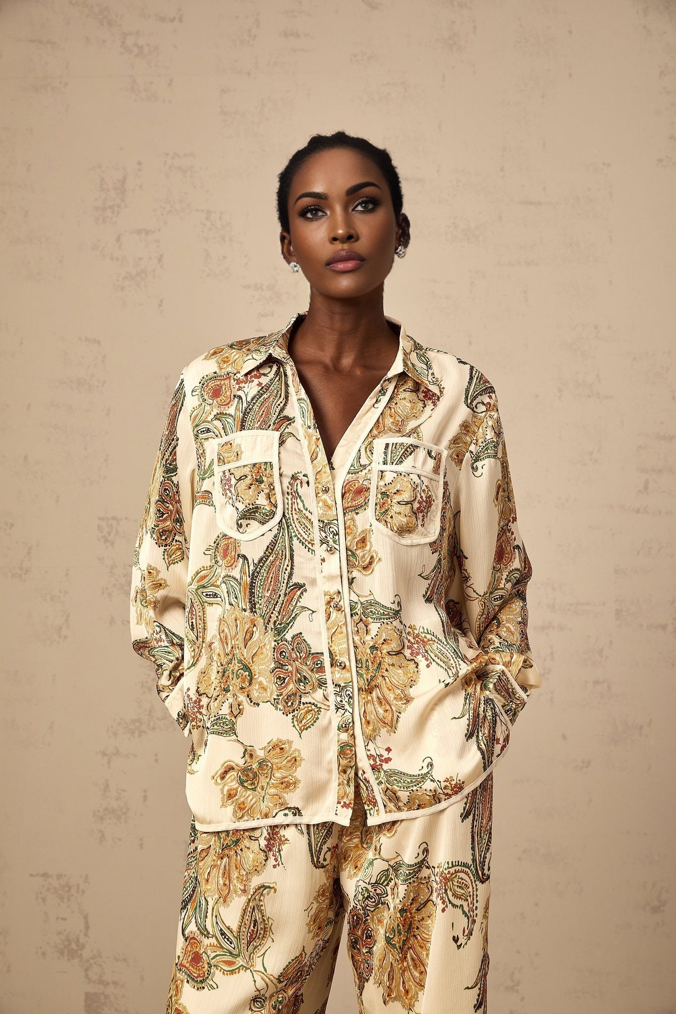 Neutral colored matching set with floral print shirt and trousers featuring an Agnès design