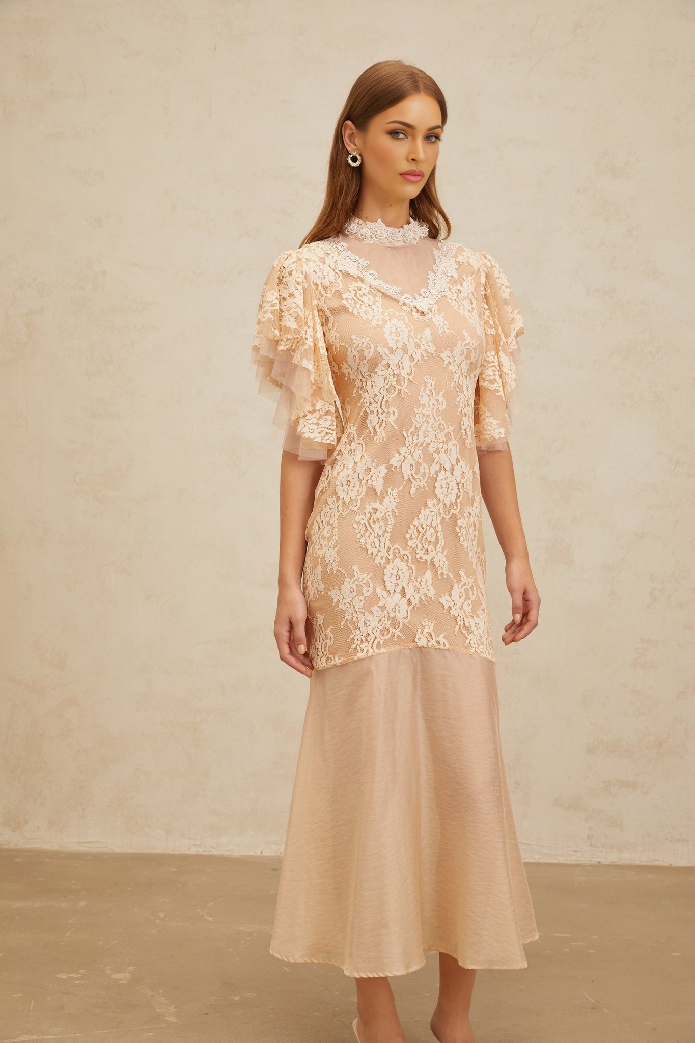 Neutrals floral lace mermaid hem midi dress with ruffled batwing sleeves
