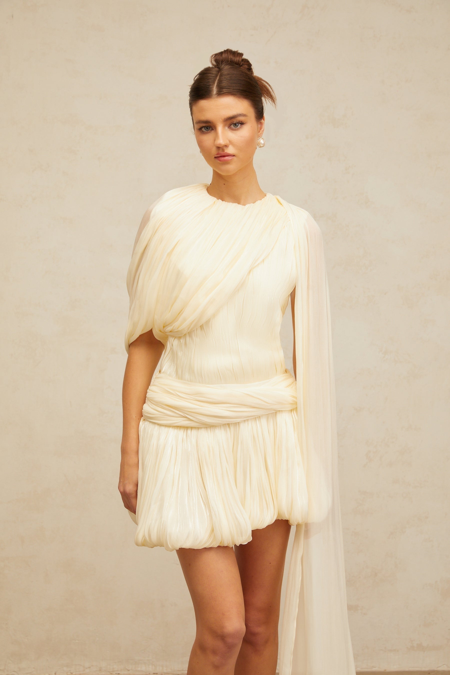 Pleated light pink mini dress with short sleeves and ribbon accent at waist