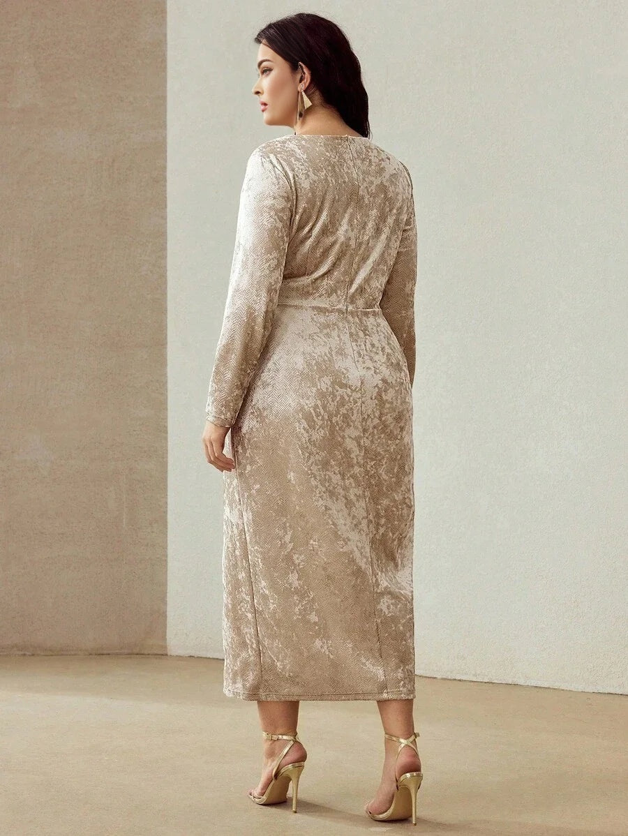 PREMIUM CHRISTMAS PLUS SIZE WOMEN VELVET STRUCTURED DESIGN MIDLENGTH DRESS