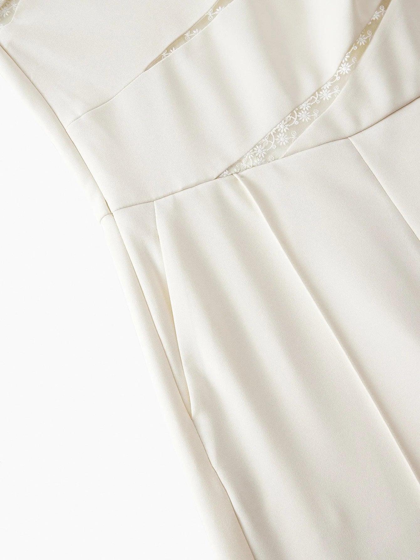 PREMIUM CONTRAST LACE BOW DETAIL JUMPSUIT