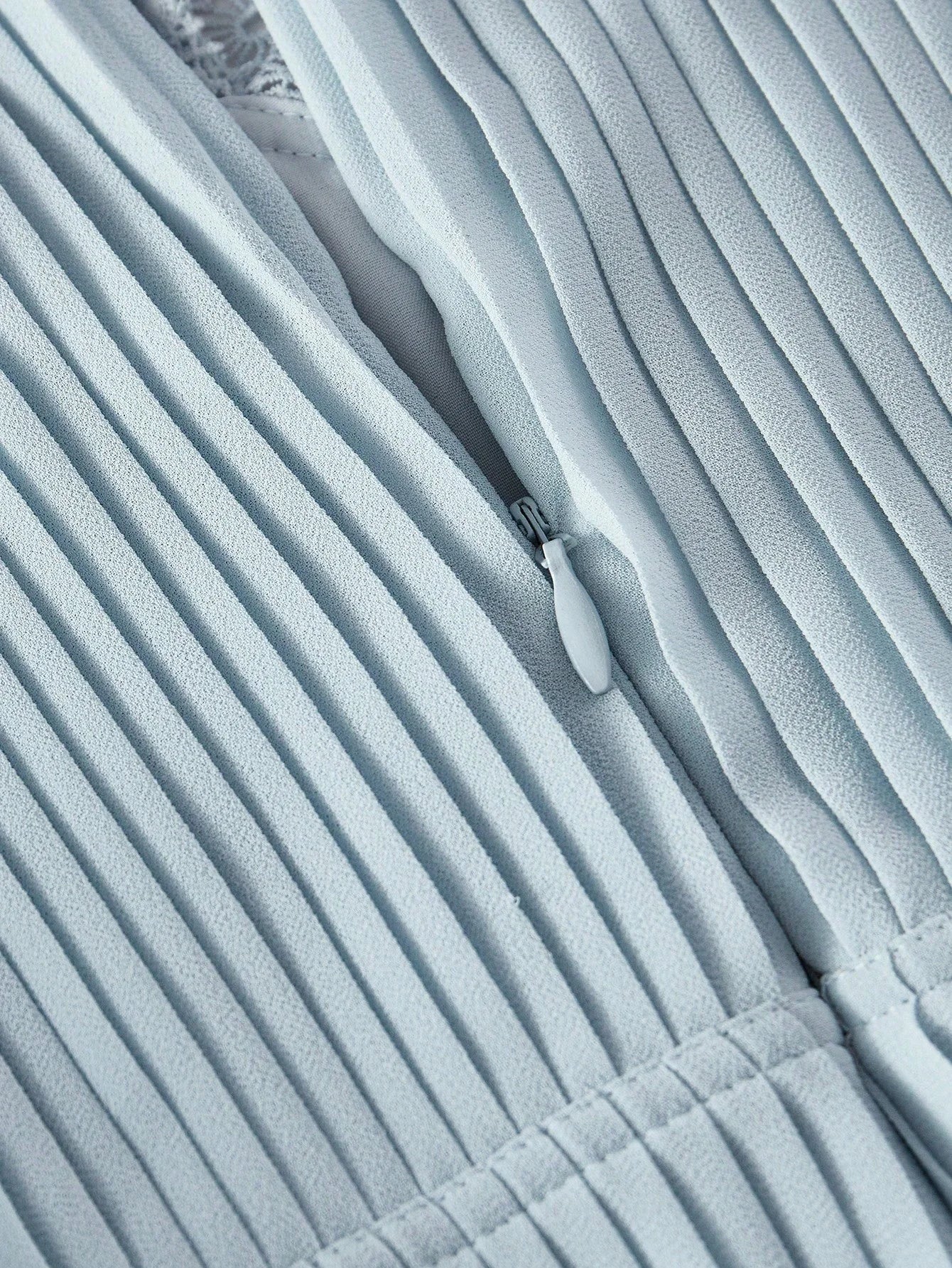 PREMIUM CONTRAST LACE PLEATED DRESS