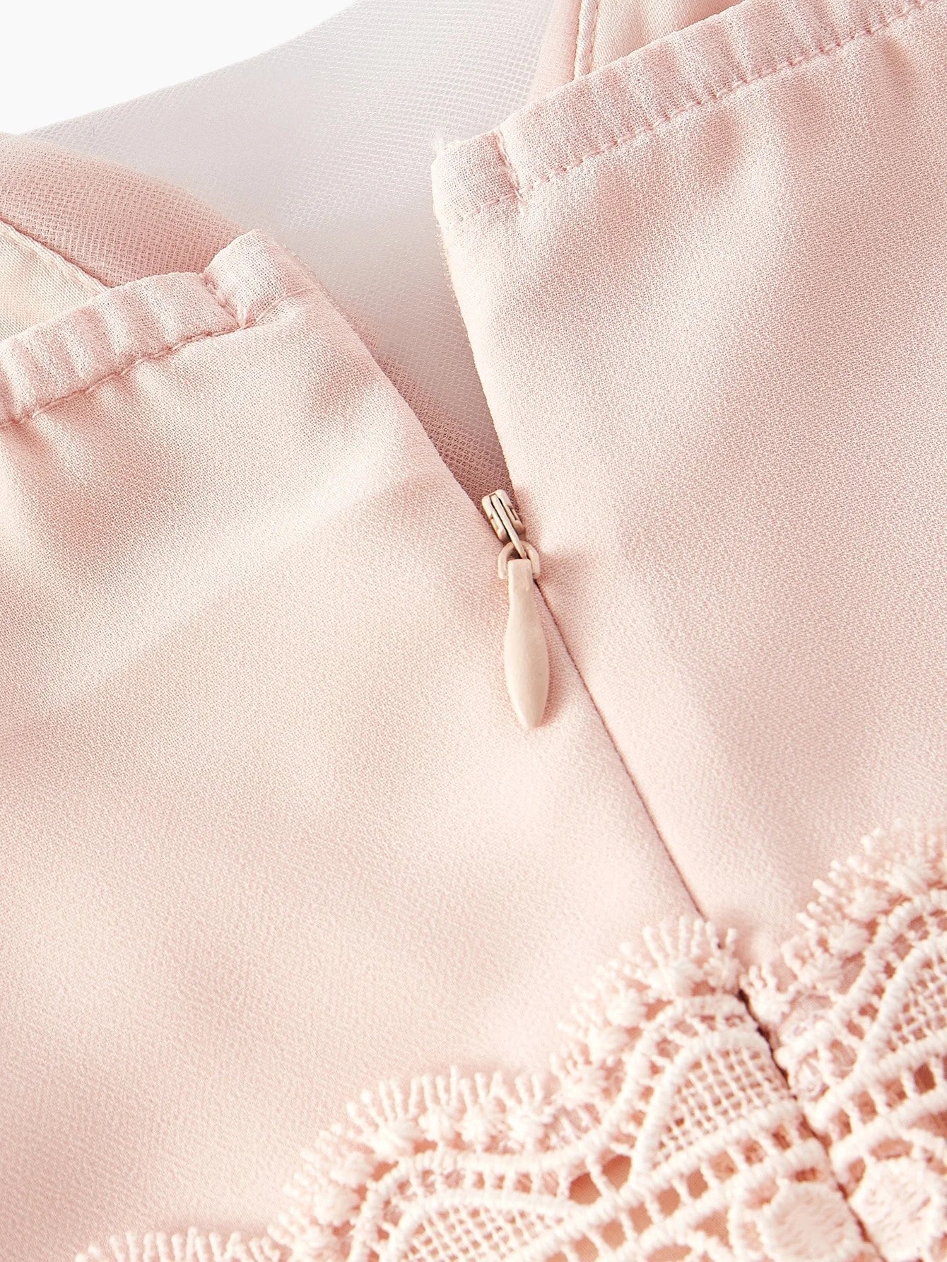 PREMIUM CONTRAST LACE RUFFLE DRESS