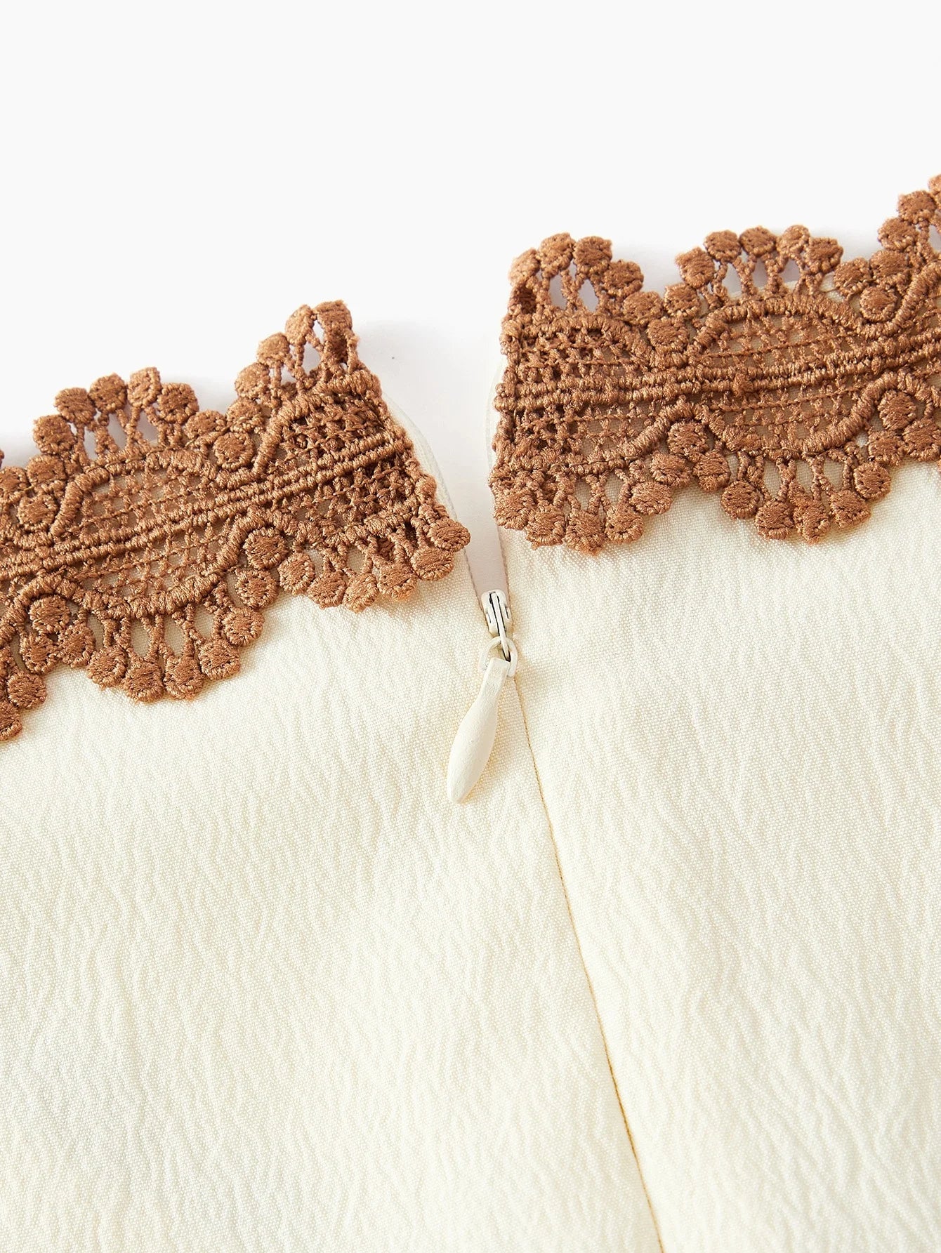 PREMIUM CONTRAST LACE RUFFLE HEM DRESS