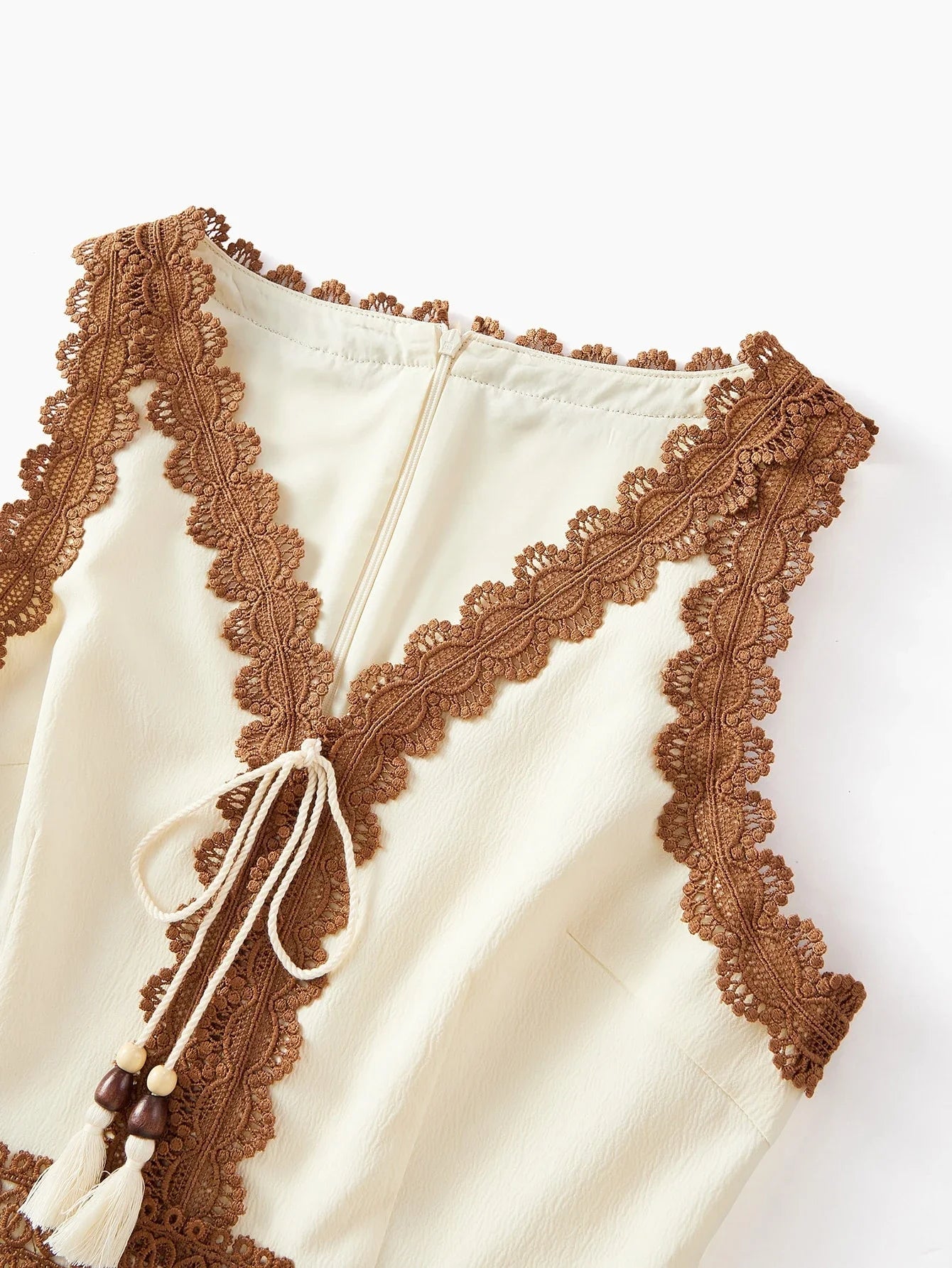 PREMIUM CONTRAST LACE RUFFLE HEM DRESS