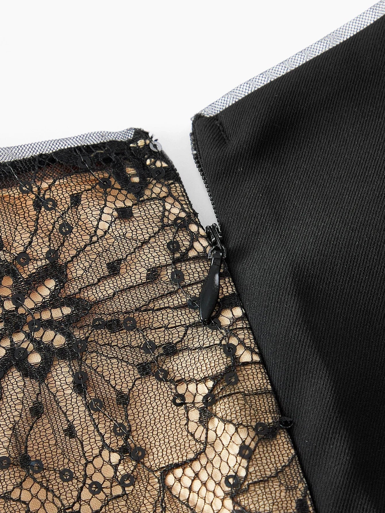 PREMIUM CONTRAST LACE SLEEVELESS JUMPSUIT