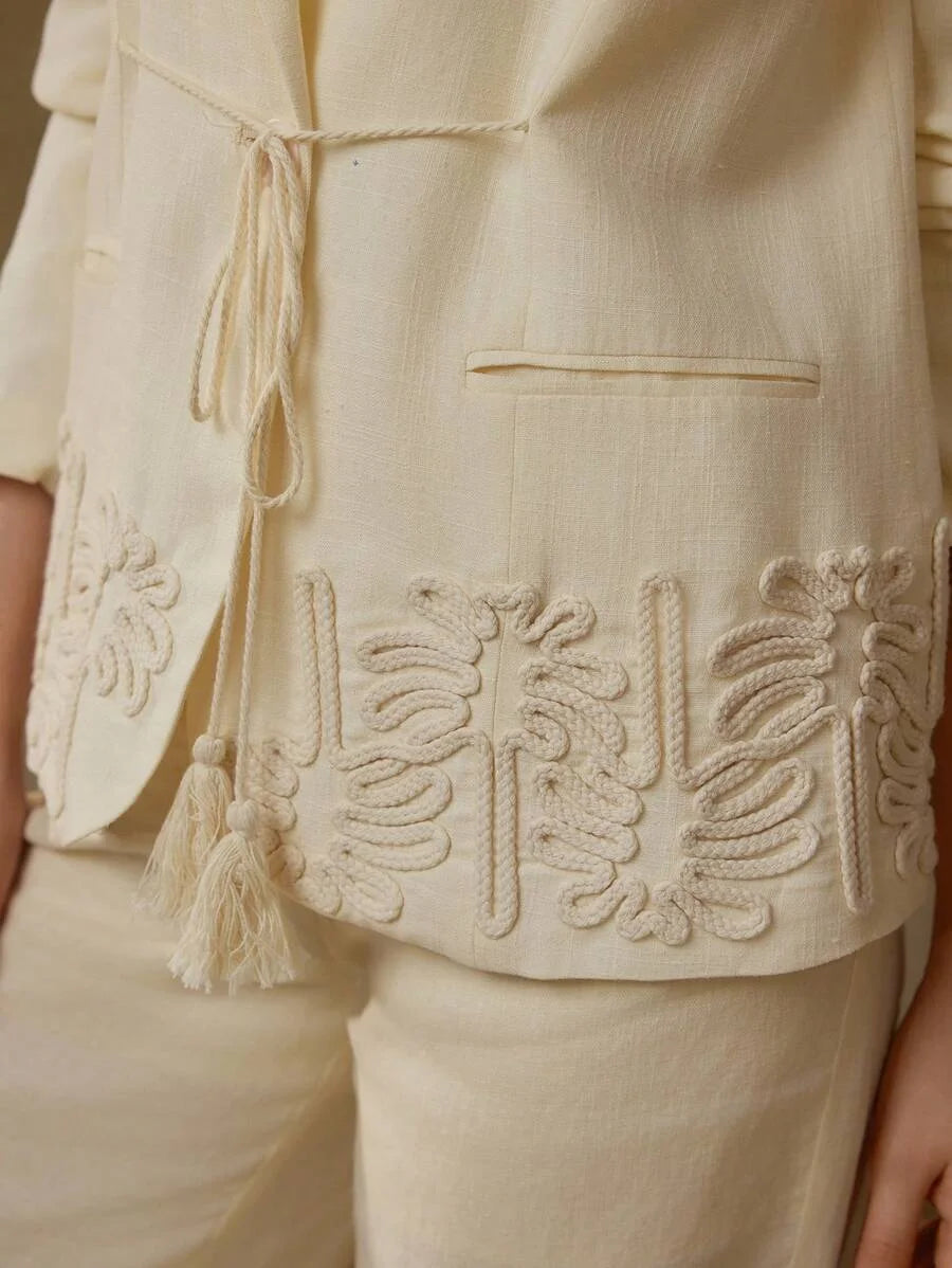 PREMIUM EMBROIDERY PLANTS PATTERN PEAK COLLAR TASSEL BELTED BLAZER