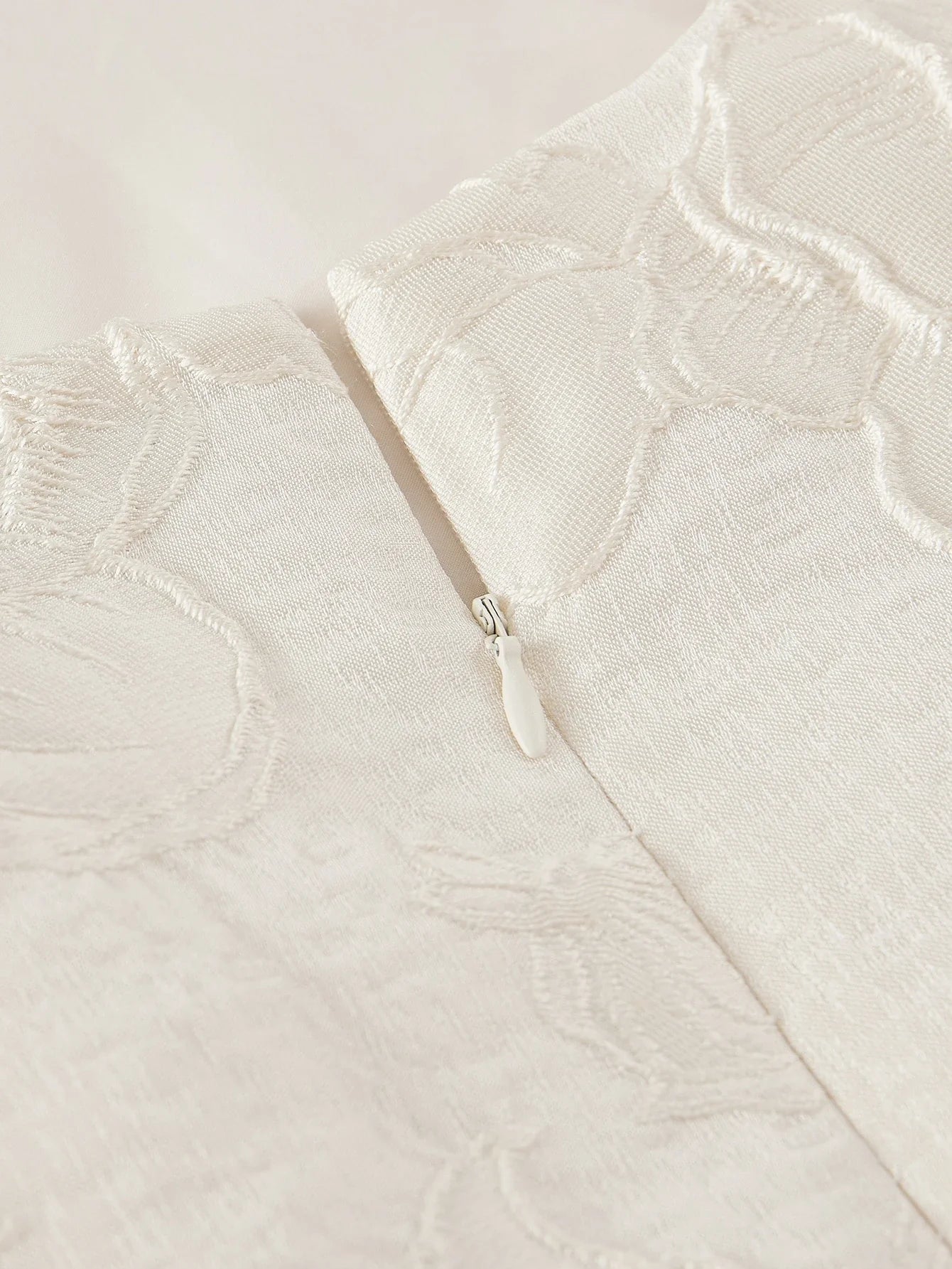 PREMIUM FLORAL JACQUARD FITTED WAIST DRESS