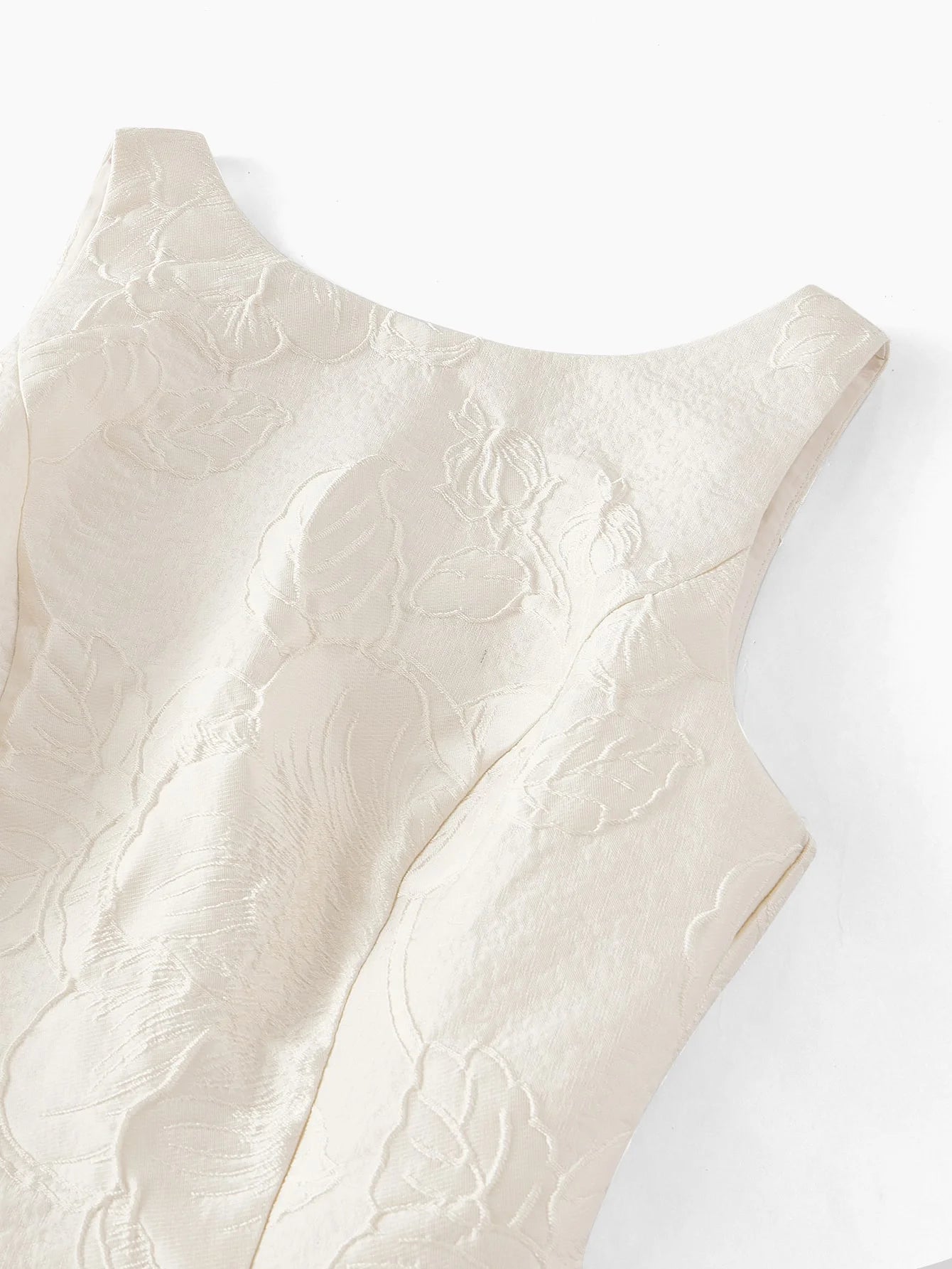 PREMIUM FLORAL JACQUARD FITTED WAIST DRESS