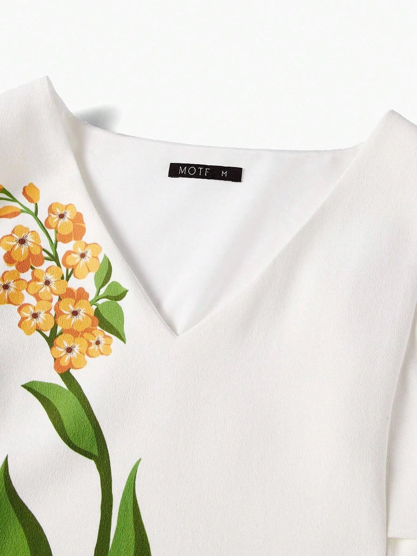 PREMIUM FLORAL PRINT VNECK FLUTTER SLEEVE DRESSSUMMER OUTFITS