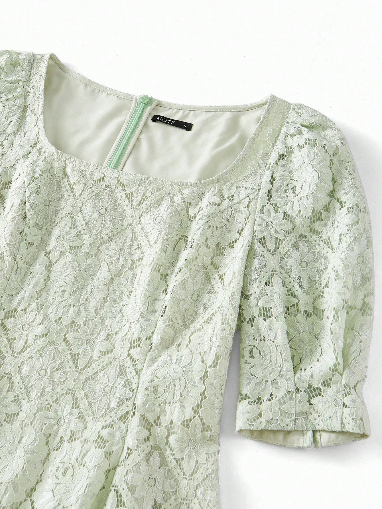 PREMIUM LACE PUFF SLEEVE DRESS