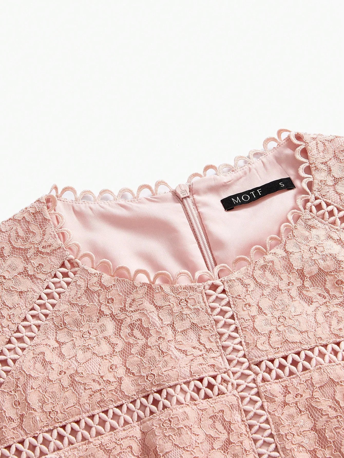 PREMIUM LACE RUFFLE HEM DRESS