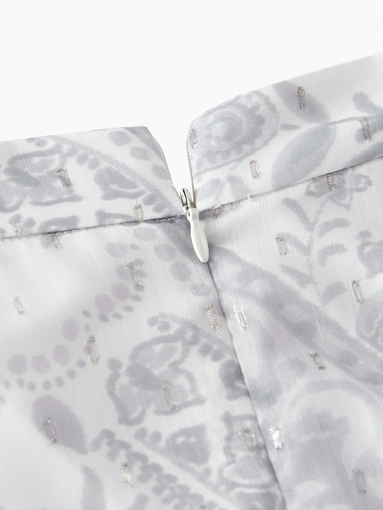 PREMIUM PAISLEY PRINT PLEATED HALTERNECK DRESSSPRINGSUMMER