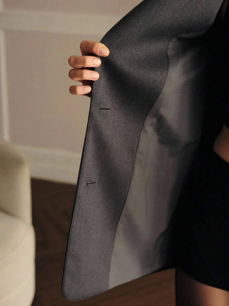 PREMIUM SOLID LAPEL COLLAR SINGLE BREASTED PLACKET FLAP DETAIL BLAZER