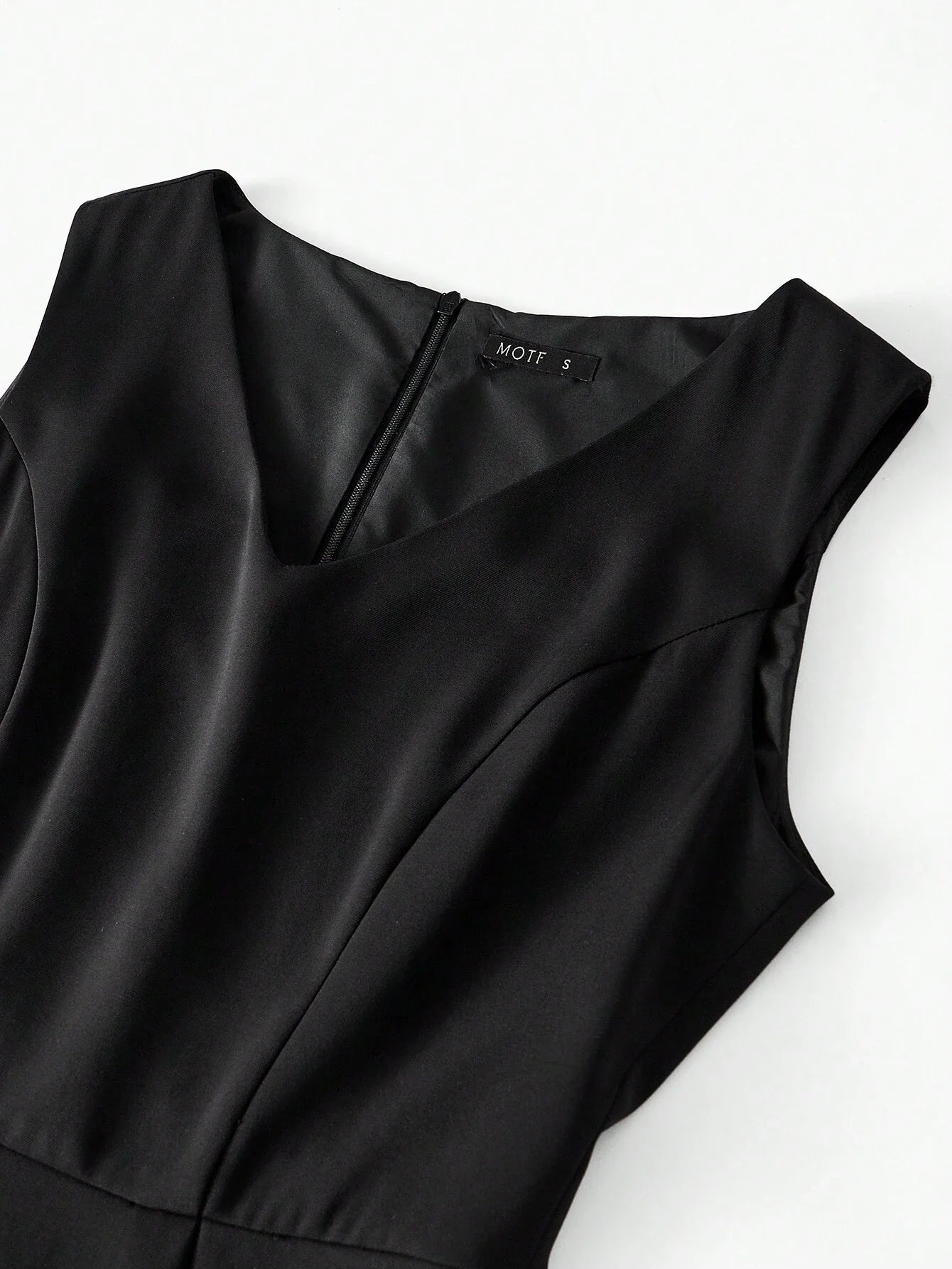 PREMIUM SOLID VNECK PLEATED PANEL HEM DRESS WITHOUT BELT