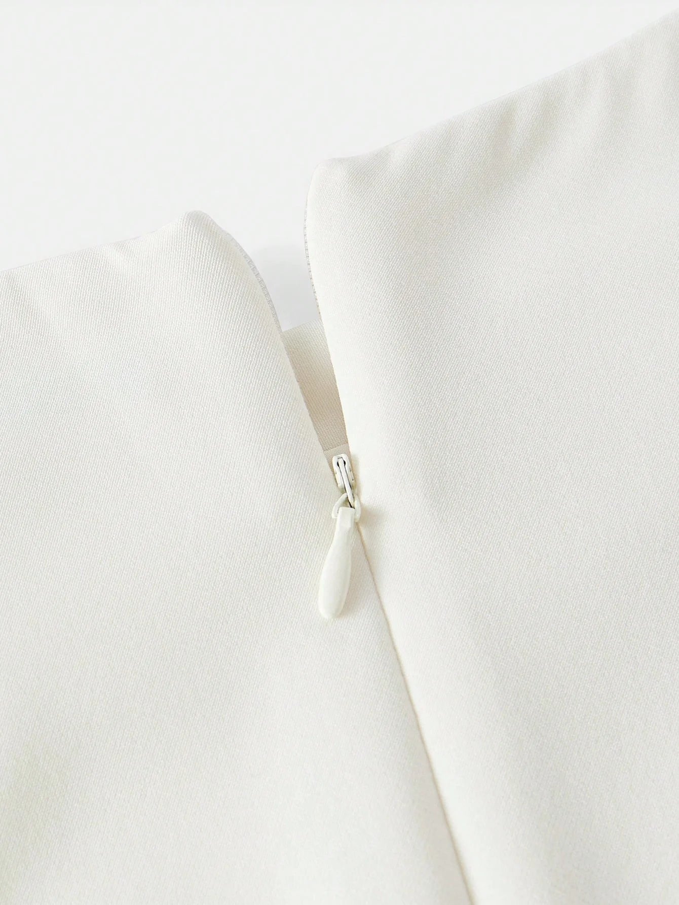 PREMIUM TWIST CUT OUT DRESS