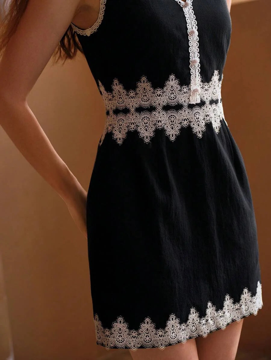 PREMIUM VNECK CONTRAST LACE DETAIL MINI DRESS