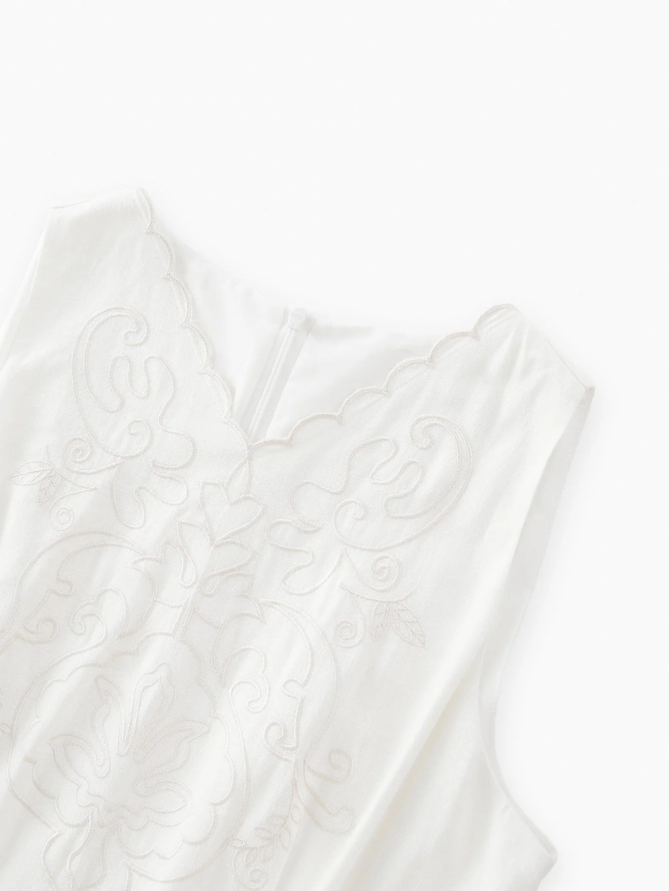 PREMIUM VNECK EMBROIDERY CUT OUT WAIST DRESS