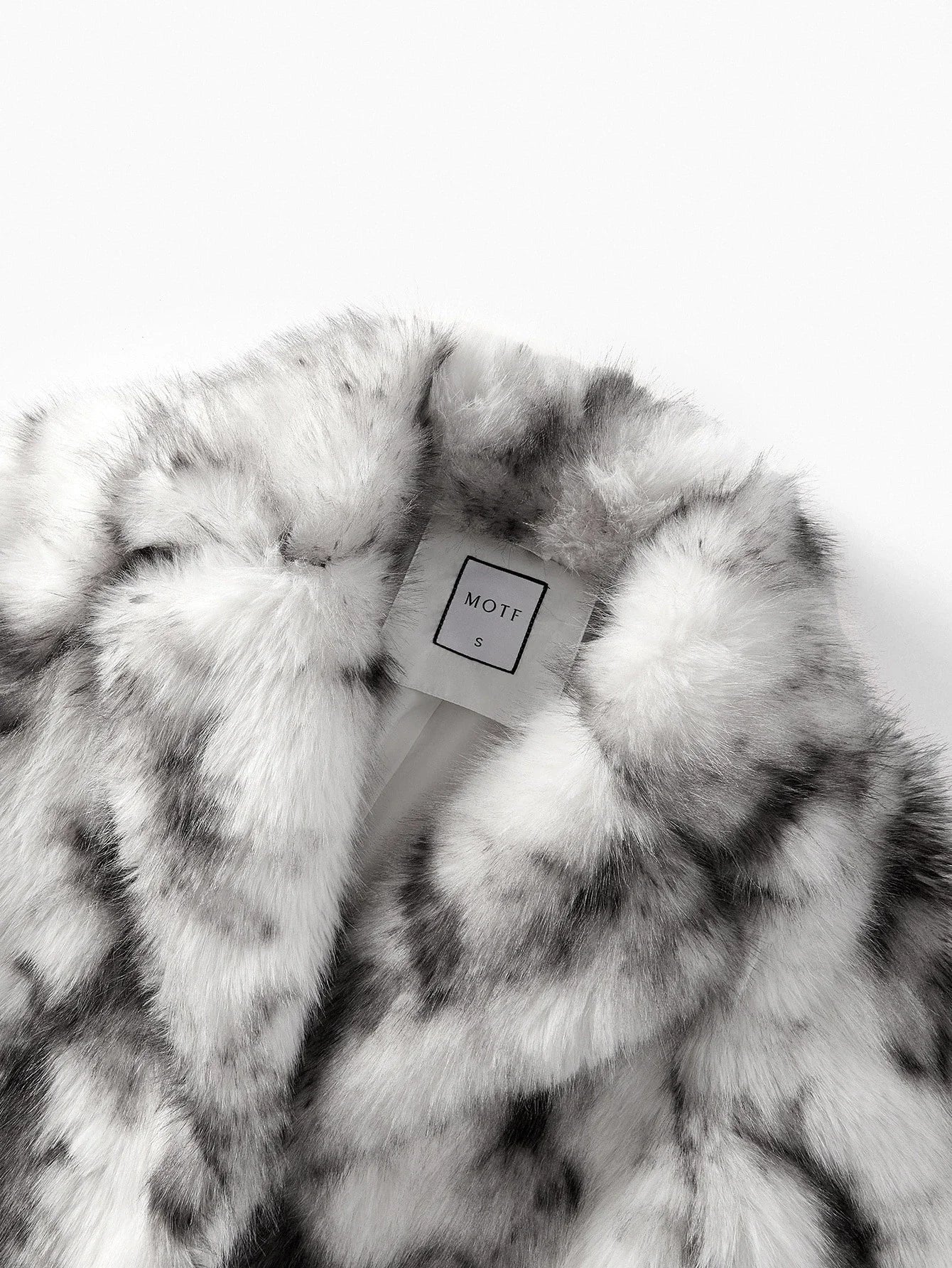 PREMIUM WARM LAPEL COLLAR LONG FAUX FUR COAT SUITABLE FOR AUTUMNWINTER PARTY