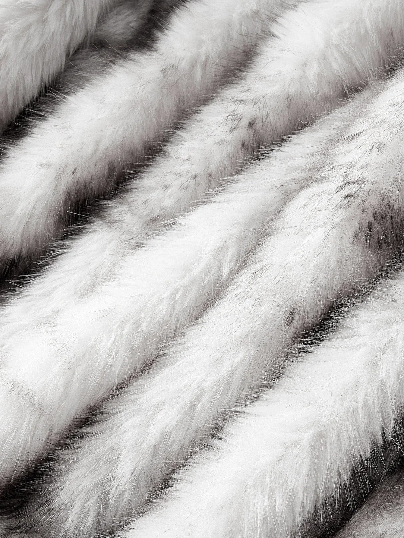 PREMIUM WARM LAPEL COLLAR LONG FAUX FUR COAT SUITABLE FOR AUTUMNWINTER PARTY