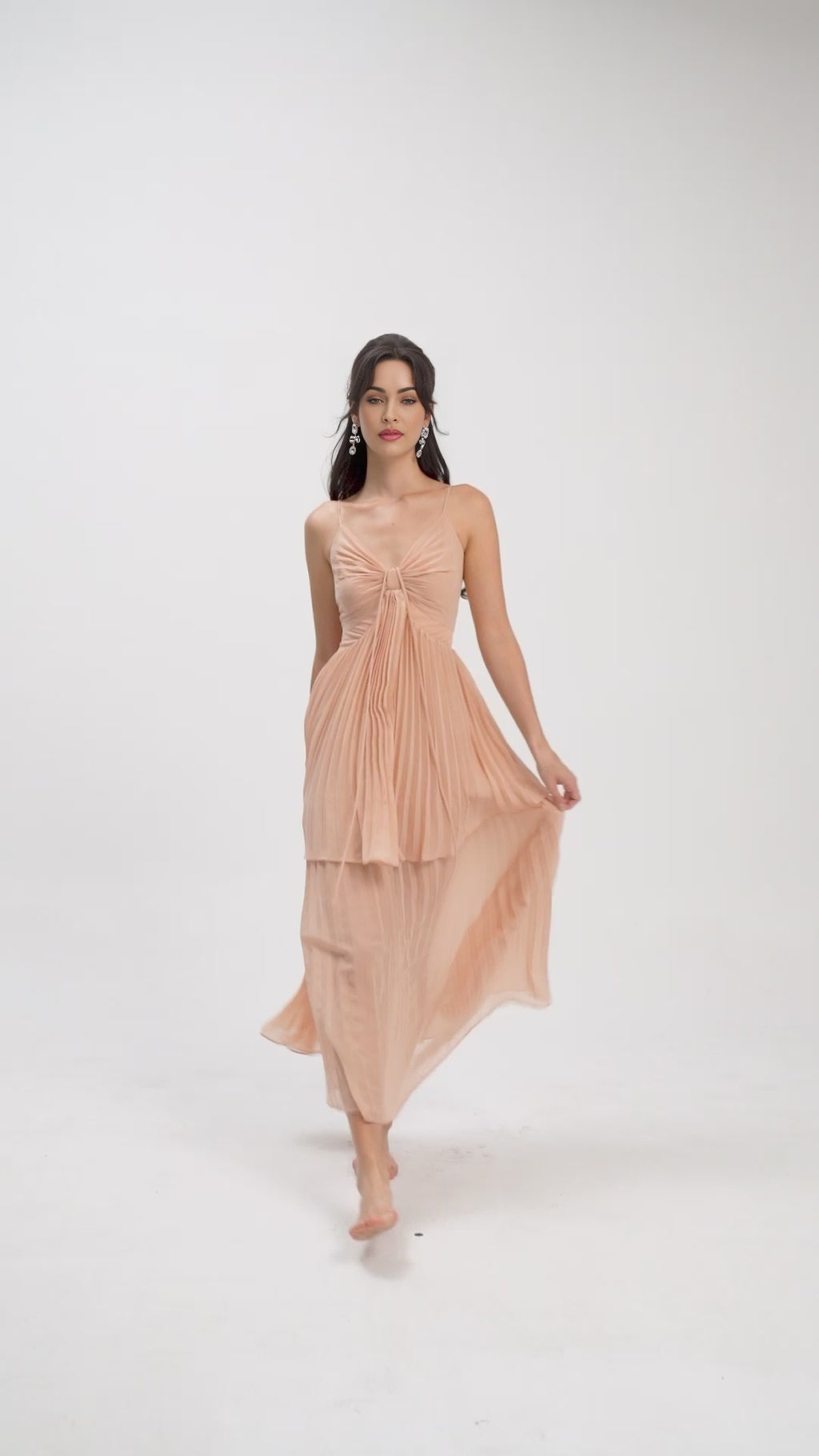 Rosa plissiertes Midikleid mit Stufendesign namens Olympe