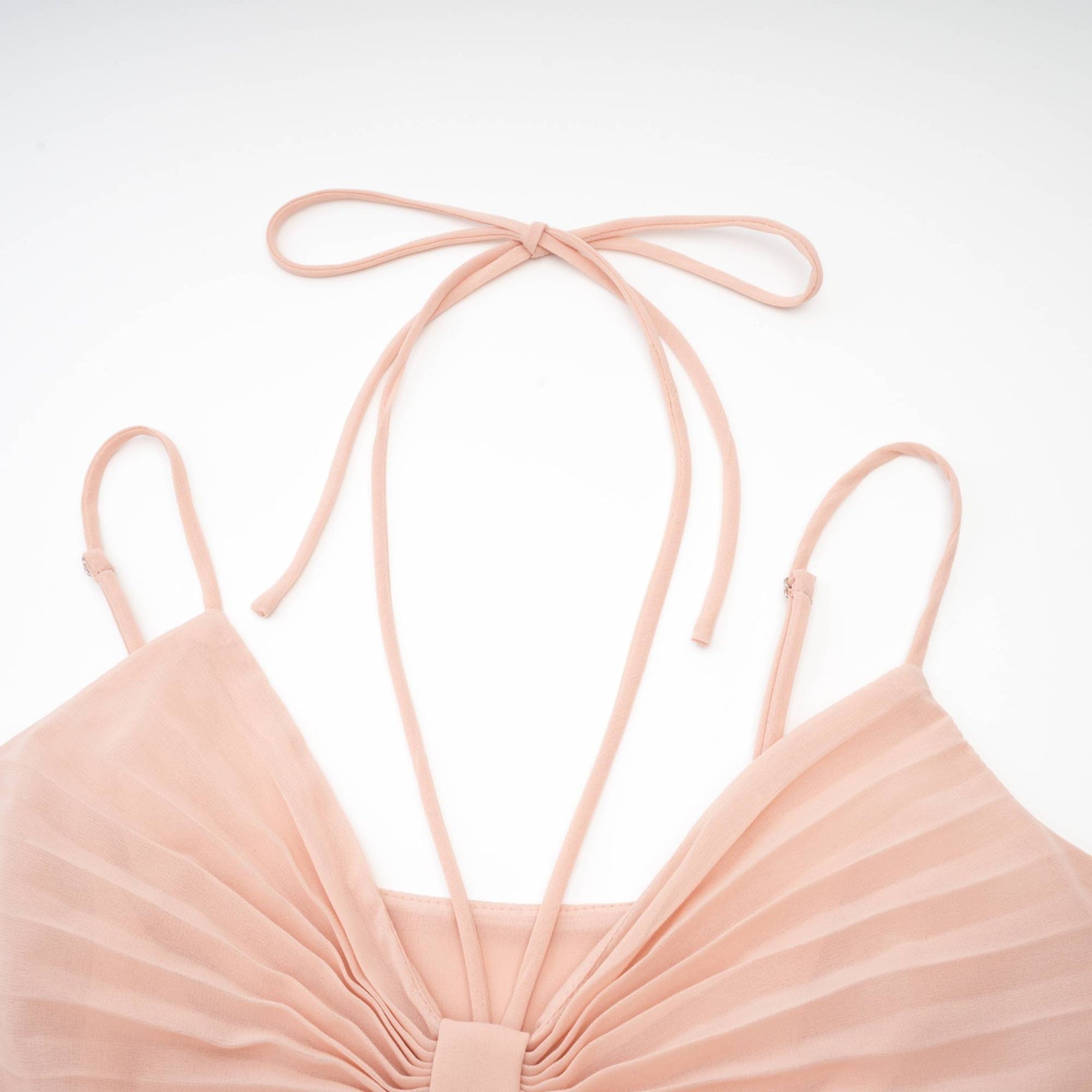 Rosa plissiertes Stufenkleid in Midilänge mit dem Namen Olympe