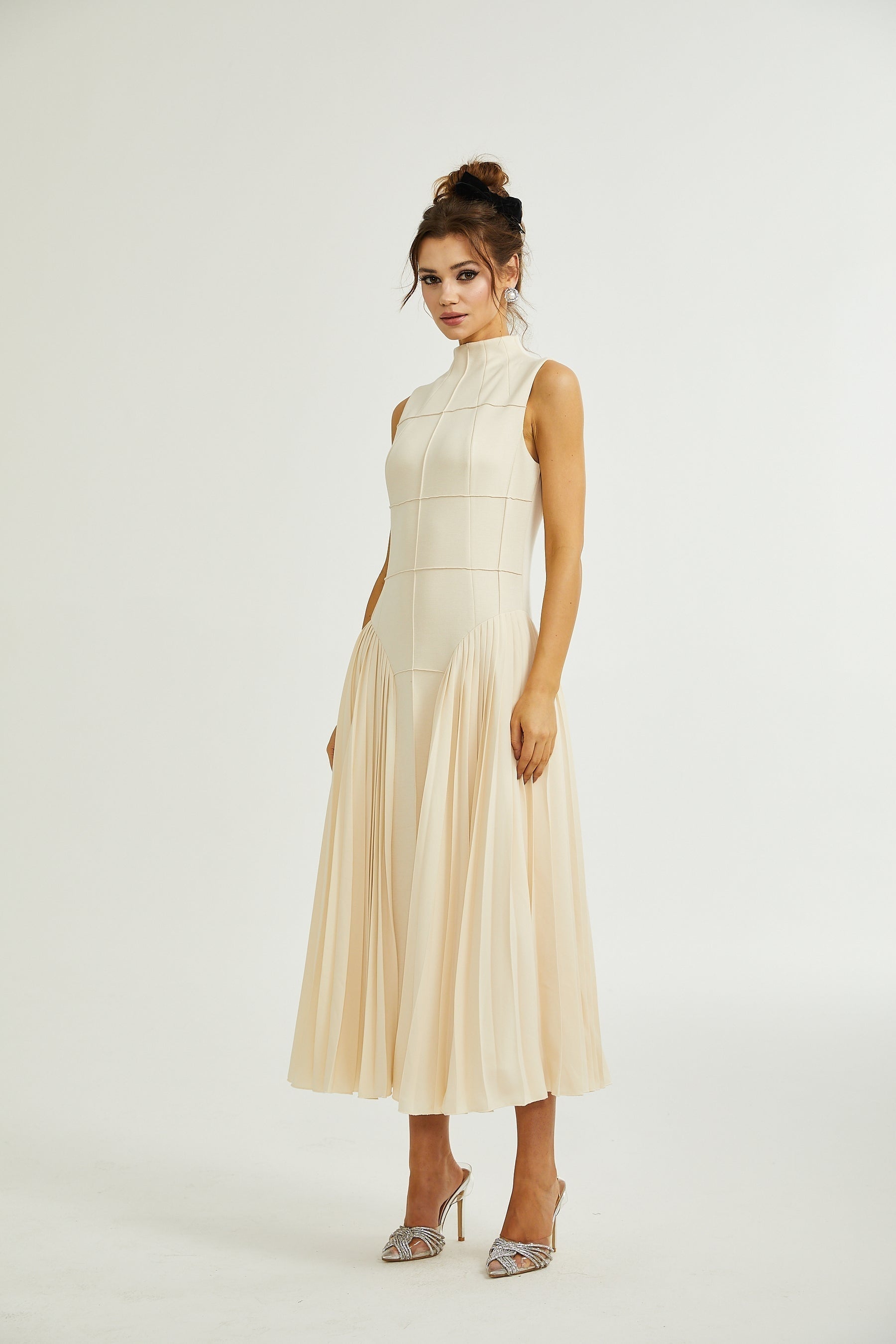 Safiya sleeveless pleated dress