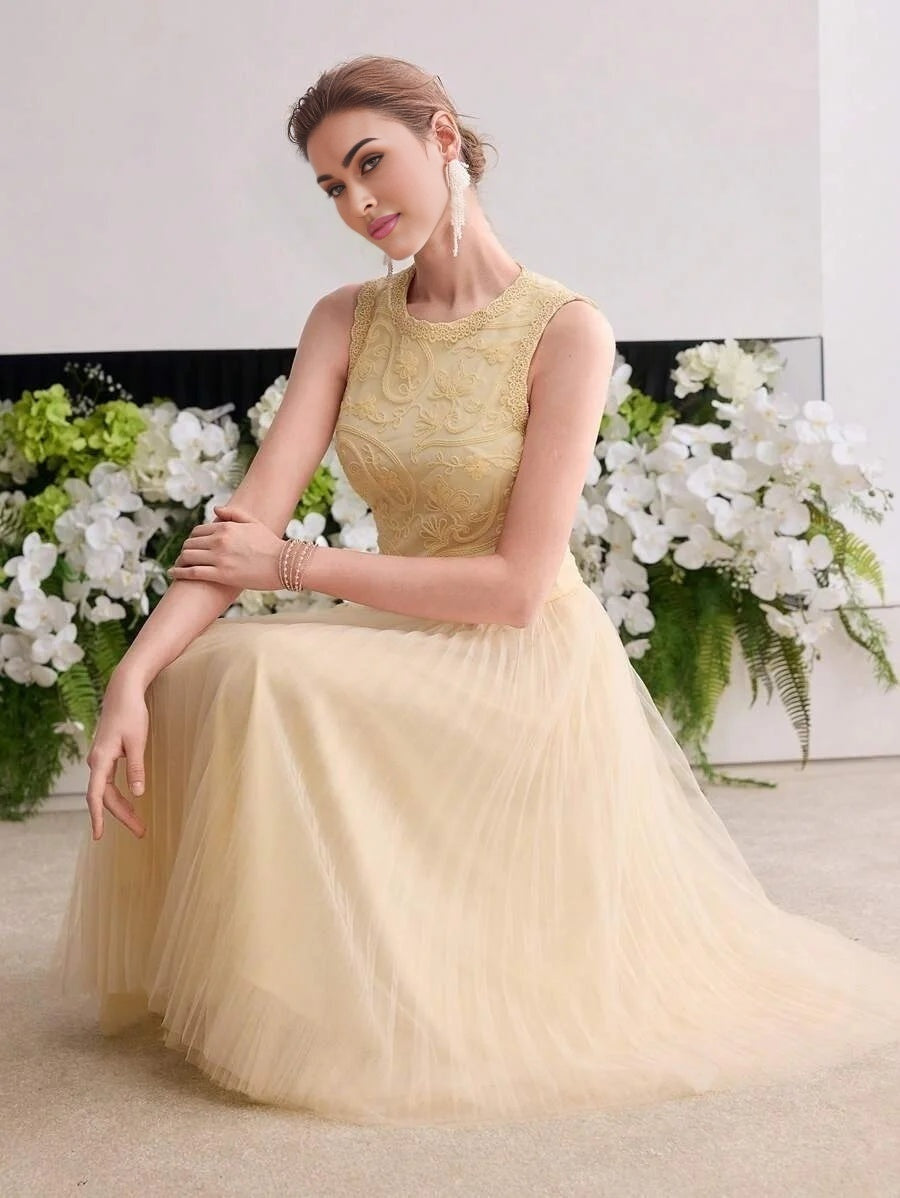 Soiréza APPLIQUES CONTRAST MESH COCKTAIL DRESS