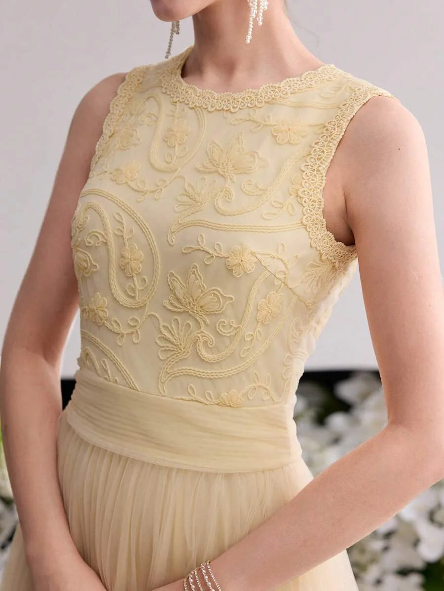 Soiréza APPLIQUES CONTRAST MESH COCKTAIL DRESS