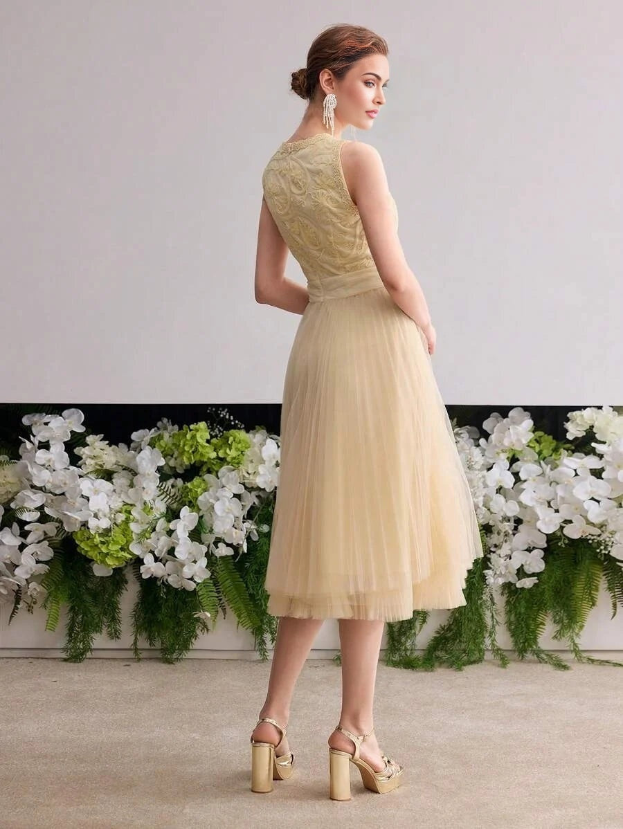 Soiréza APPLIQUES CONTRAST MESH COCKTAIL DRESS