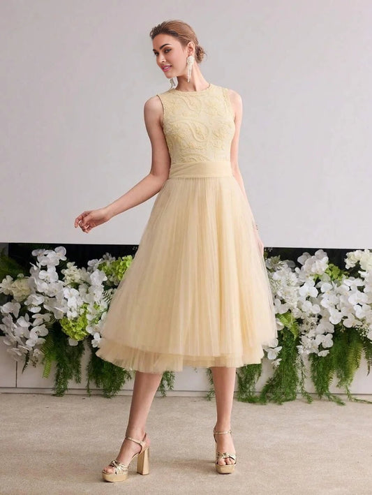 Soiréza APPLIQUES CONTRAST MESH COCKTAIL DRESS