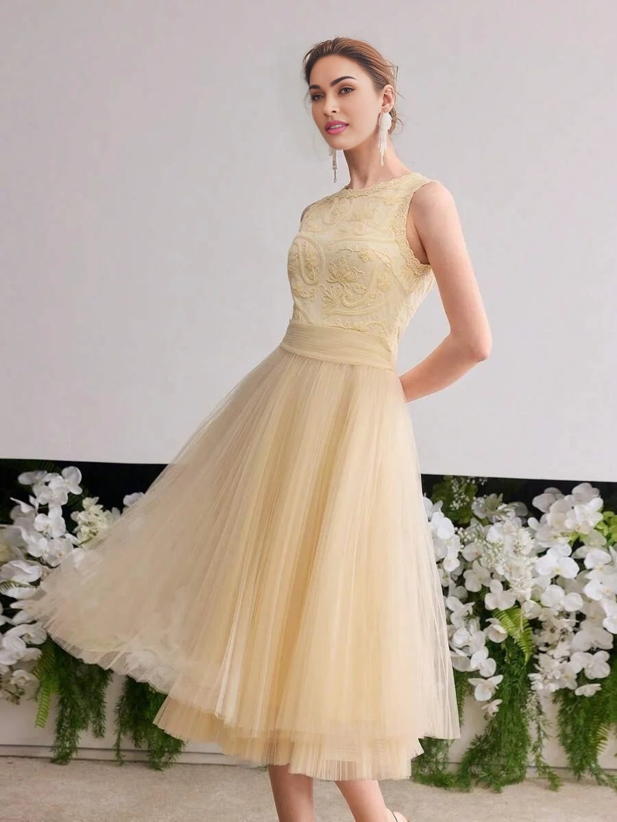 Soiréza APPLIQUES CONTRAST MESH COCKTAIL DRESS