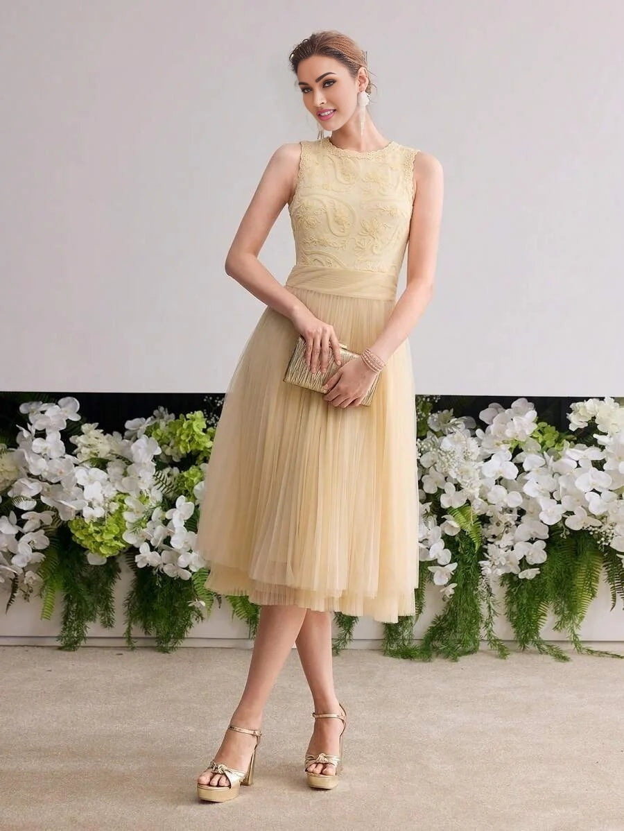 Soiréza APPLIQUES CONTRAST MESH COCKTAIL DRESS