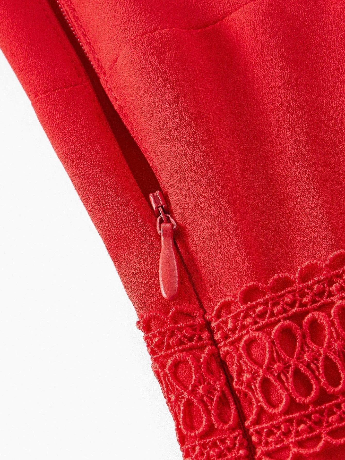 Soiréza CONTRAST GUIPURE LACE LANTERN SLEEVE DRESS