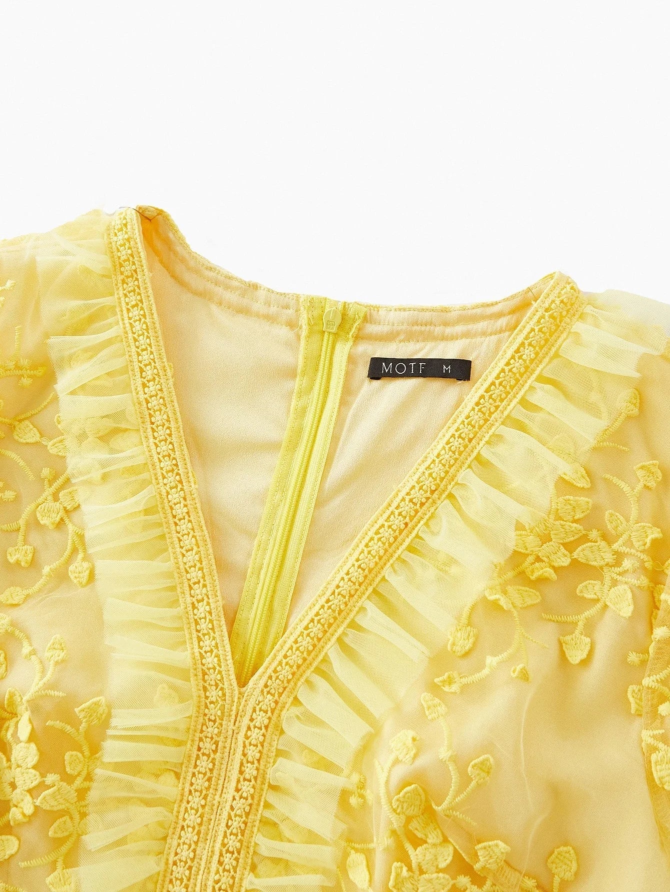 Soiréza CONTRAST LACE EMBROIDERED RUFFLE HEM DRESS